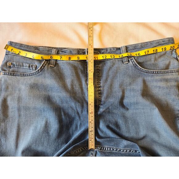 Women's LEE Midrise Regular Capri Fit Medium Wash Size 20 - Picture 5 of 6